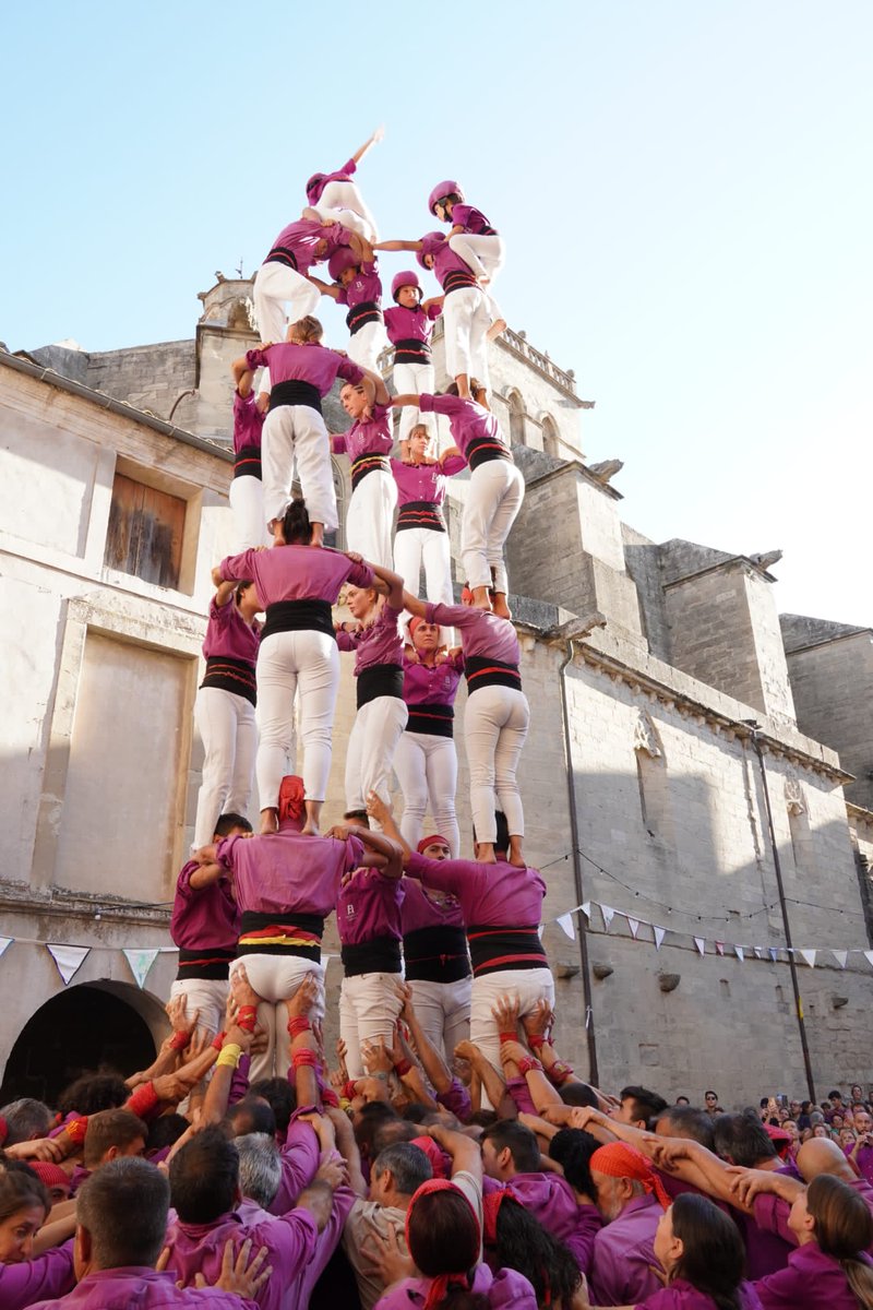 OriolSola's tweet photo. Gens d'acord amb el @JordiMurenu, no farem la millor festa major de la història dels @moixiganguers . Farem la millor actuació de la història dels Moixiganguers.
#castells #castellers https://t.co/fvvTPyJhe6