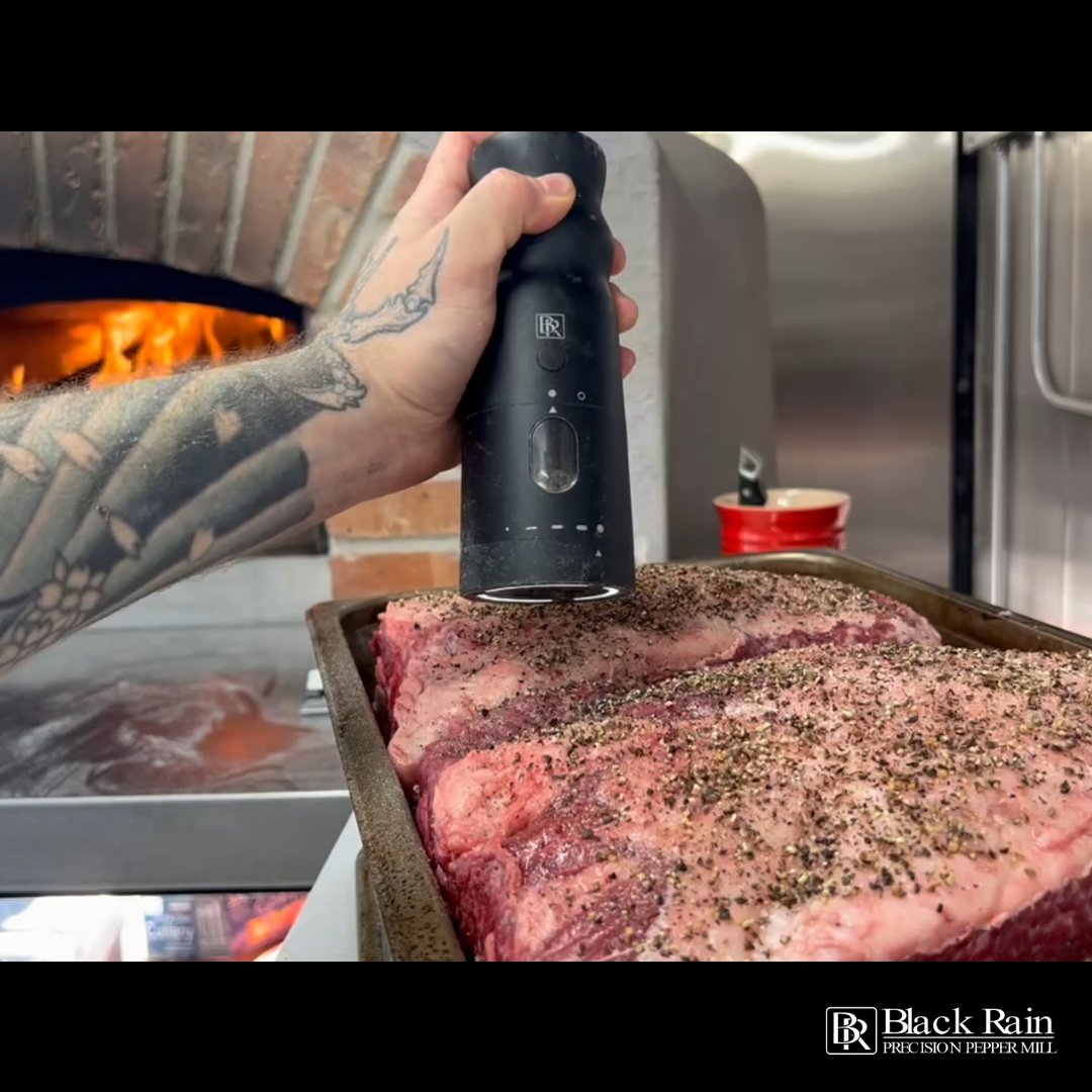 BlackrainPepper's tweet photo. Freshly ground pepper brings out the best in quality cuts. Whether grilling or cooking, Black Rain is a go-to. Do any chefs out there love their tools as much as their tats?   https://t.co/1N4eulqIyM
#BlackRain #PrecisionPepperMill #ChefTattoo #BBQ  #LuxuryCooking #Culinary https://t.co/DTDdrWoCki
