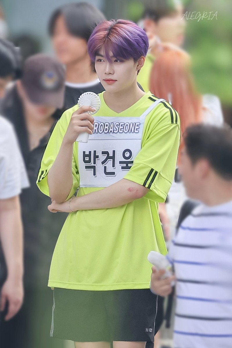 240815 아육대 풋살 박건욱  {HQ}

#박건욱 #PARKGUNWOOK #朴乾旭 #パクゴヌク #zerobaseone #zb1 #제로베이스원 #제베원