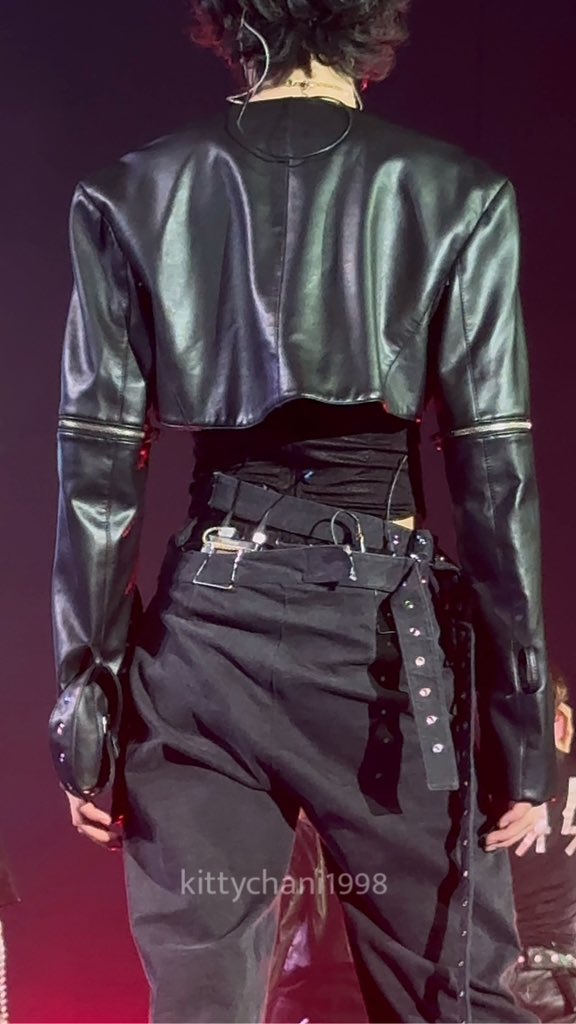 chnhezZz's tweet photo. chanhee waist fancam https://t.co/sd8xHhW41P