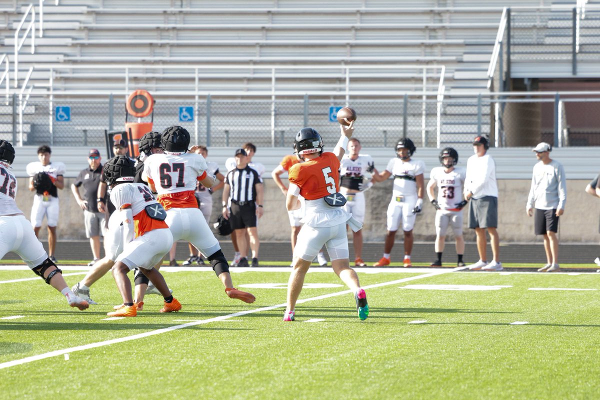 AledoHFC's tweet photo. Intrasquad Scrimmage in stills ๐ท
#miabd #PTT #aledofootball https://t.co/ydkPACkoak
