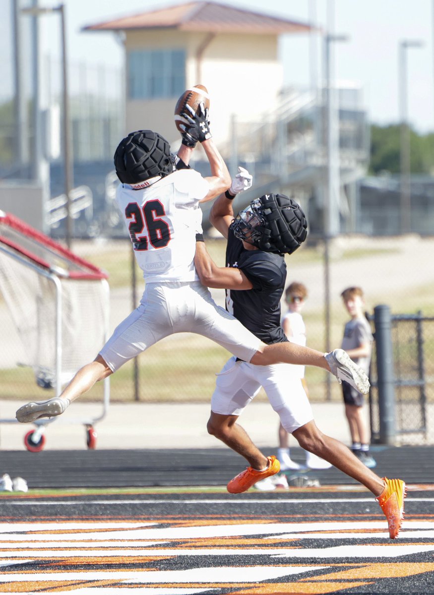 AledoHFC's tweet photo. Intrasquad Scrimmage in stills ๐ท
#miabd #PTT #aledofootball https://t.co/ydkPACkoak