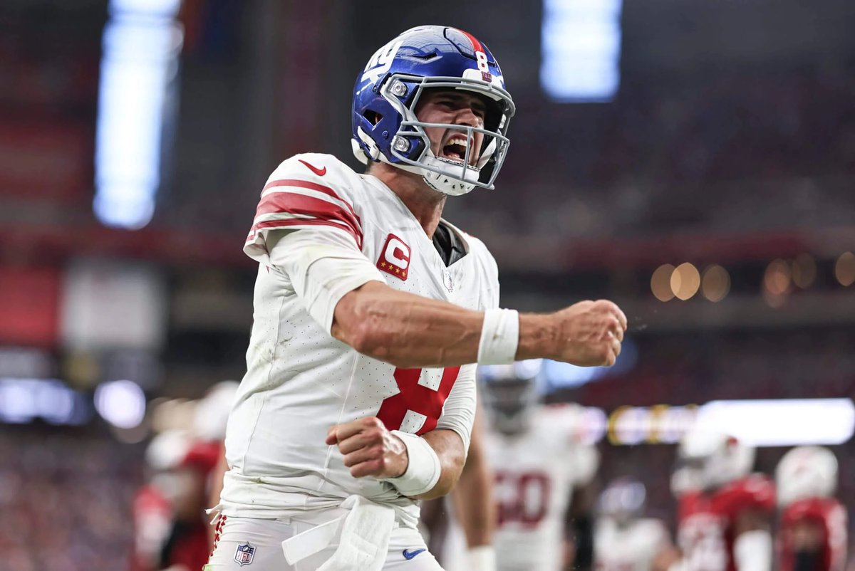 NFLhaterwatch's tweet photo. Daniel Jones Today (so far)

• 2-6, 18 Yards 🥶🥶
• 2 INT 🔥🔥
• 2.8 Passer Rating 🤩🤩

CAN BRO SEE?? https://t.co/wSmREspgTD