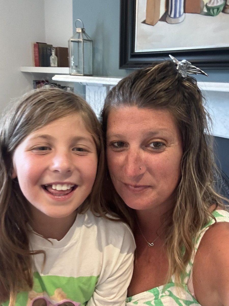 shreeve_jo's tweet photo. Date night with my gorgeous girl! 😍😍
Just hear that steak sizzling 😋🤤
Finished off with one of my favourite songs!
Beautiful weekend, one more day in the pool ♥️♥️ 
#Cornwallhotel #Datenight #Sizzling #YouandI https://t.co/AN03mcIQxz