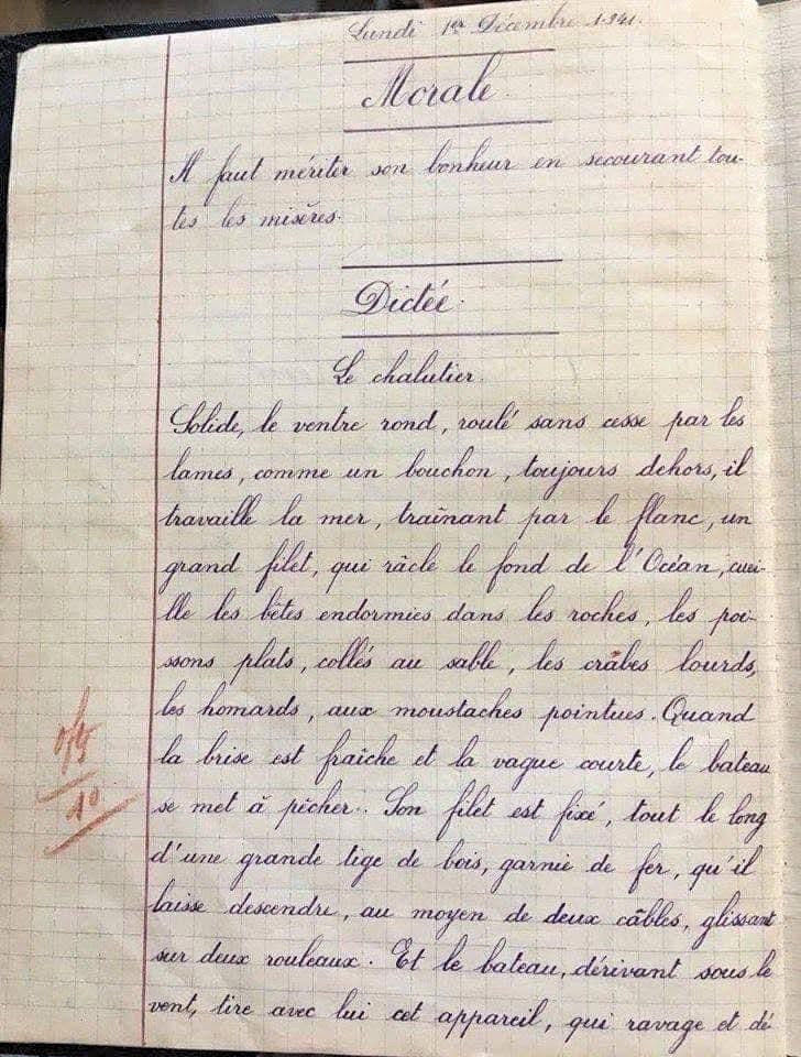 JeanMessiha's tweet photo. Voici la copie de Français d’un élève passant le certificat d’études dans les années 60 (l’équivalent du brevet soit la 3e).

À côté, l’extrait d’une copie d’un élève d’aujourd’hui et les remarques de son prof.

Je vous laisse jauger de l’effondrement abyssal du niveau…

En quelques décennies, nous sommes passés de la France de Pascal, Flaubert, Lamartine, Hugo, Balzac, Rostand … à la France Quoicoubeh …

Cette chute vertigineuse du niveau a été voulue par le système antinational. Ce qui ne l’empêche pas de continuer à beugler que le niveau monte.

Le seul niveau qui monte est celui des eaux.

Au lieu de créer un citoyen instruit qui serait en mesure de réfléchir et de contester l’ordre mortifère établi, on a créé un cheptel d’idiots décérébrés manipulables et malléables que ledit système pourrait silencieusement conduire à l’abattoir.