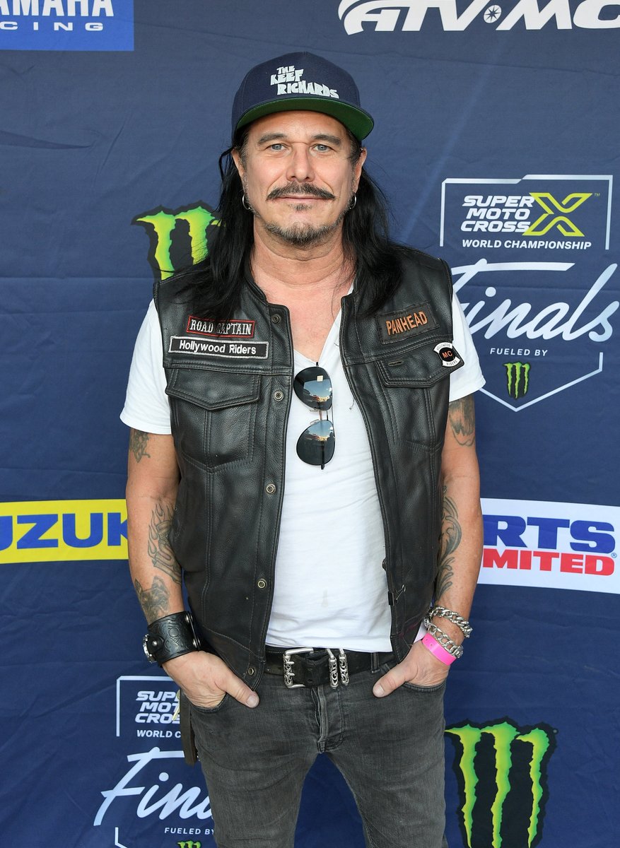 TheAFDPodcast's tweet photo. Happy 62nd Birthday #GilbyClarke!

He should be in the RnR HOF. Surviving the famous/infamous 2 1/2 year Use Your Illusion tour is worthy imho. Here's what he once told us...

(1/9) 🧵 https://t.co/LvpsgzzM2H