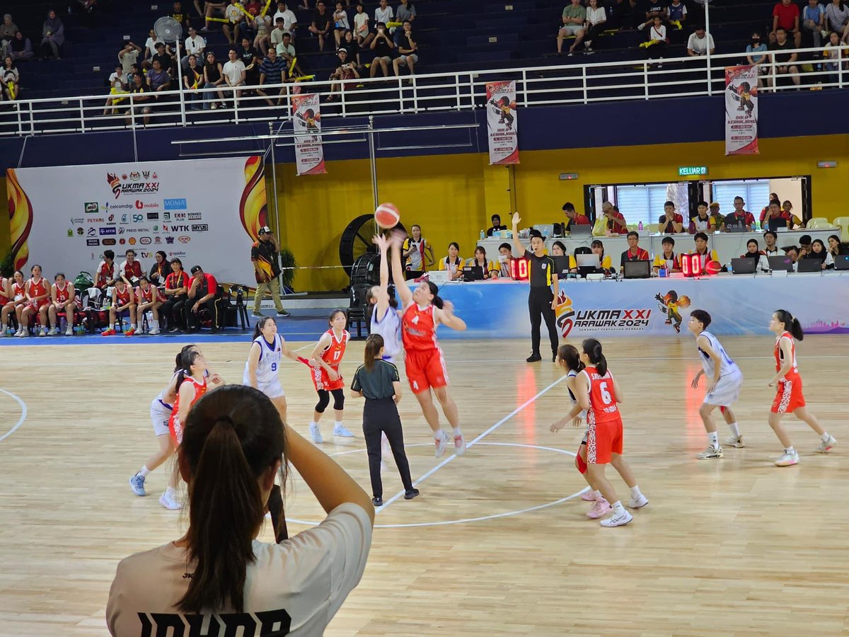 simkuihian's tweet photo. Drop by to support Basketball 🏀 team @ #SUKMA 2024 (MBKS Indoor Stadium)
We may not win but we put up a good fight. This is spirit of sportsmanship and true spirit of Sarawak agi idup agi ngelaban. #OooooHA
Jangan Tengoo👀OK saja. Let’s come together beramai2 to SUPPort. https://t.co/cwtPnoo82K