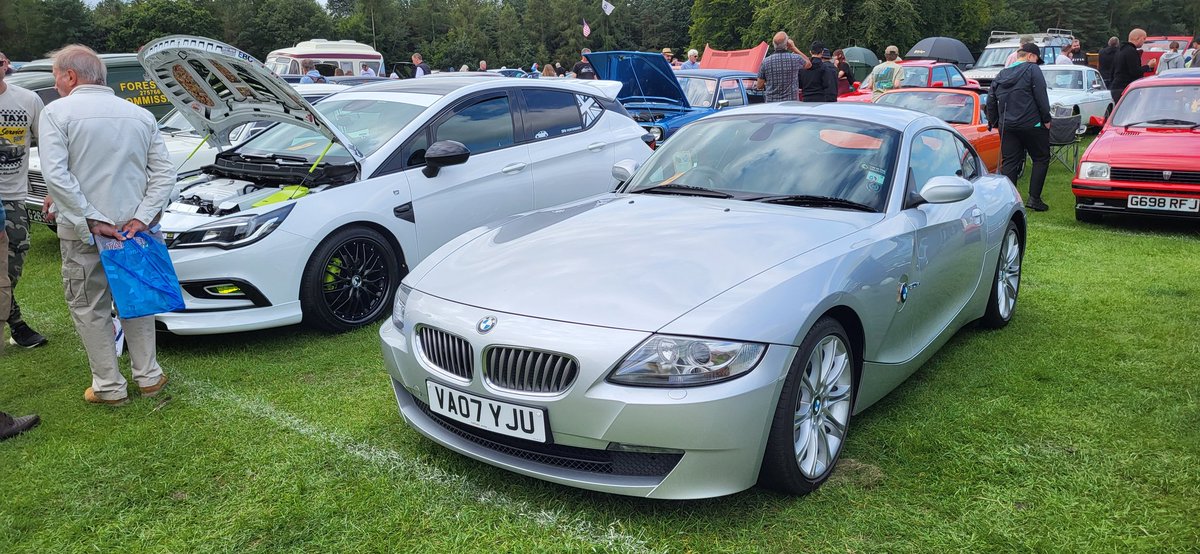 HiKennys's tweet photo. This was previously the #TattonPark "Passion for Power show" which has now had a rebrand to the "Classic &amp; Retro Car Revival" 
- so it is full of Classic and Retro cars. #ChecksNotes https://t.co/oNJYO5qoRU