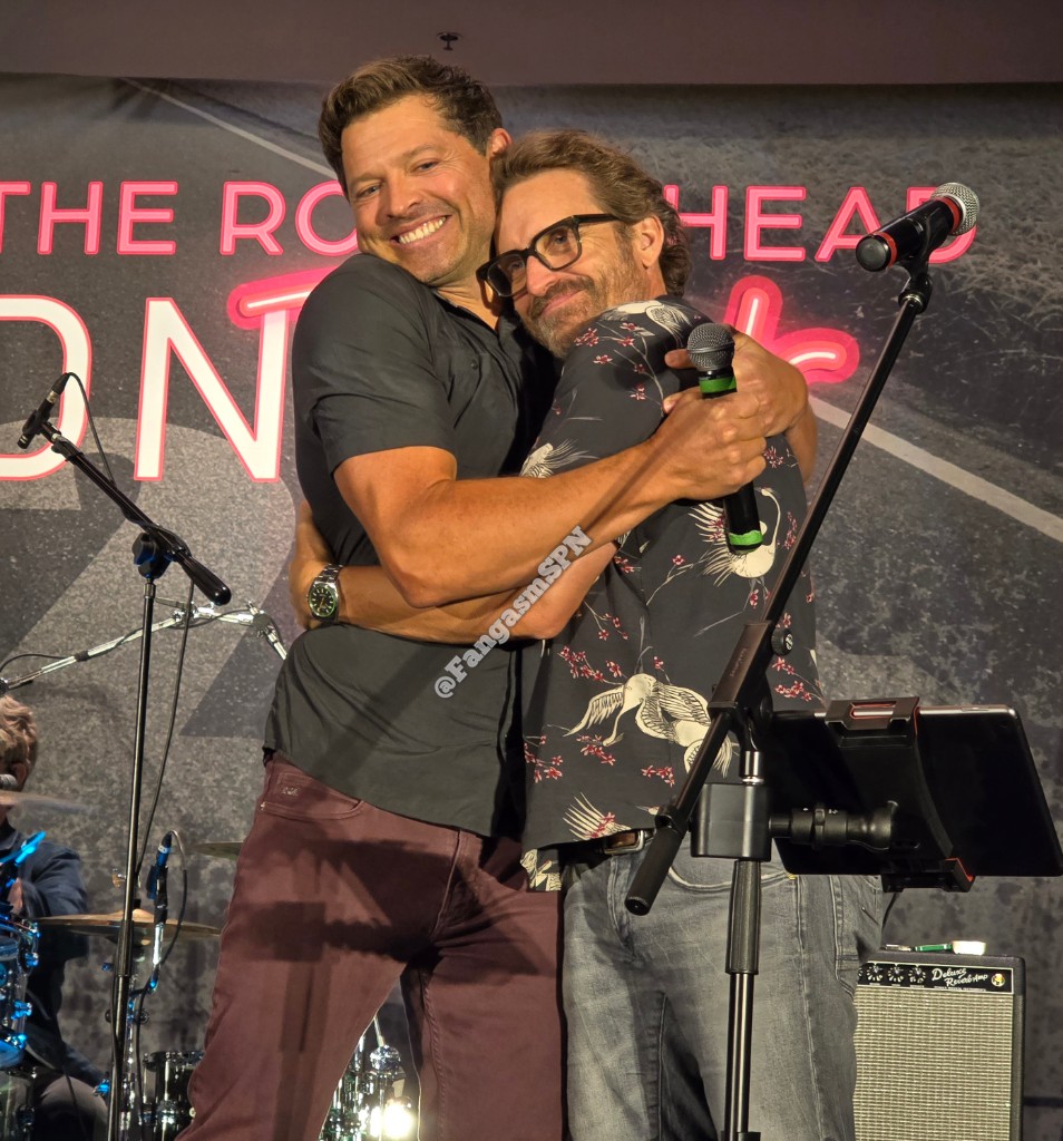 FangasmSPN's tweet photo. Awwww @mishacollins @RobBenedict love #SPNAustin https://t.co/P3FTCbkiMI