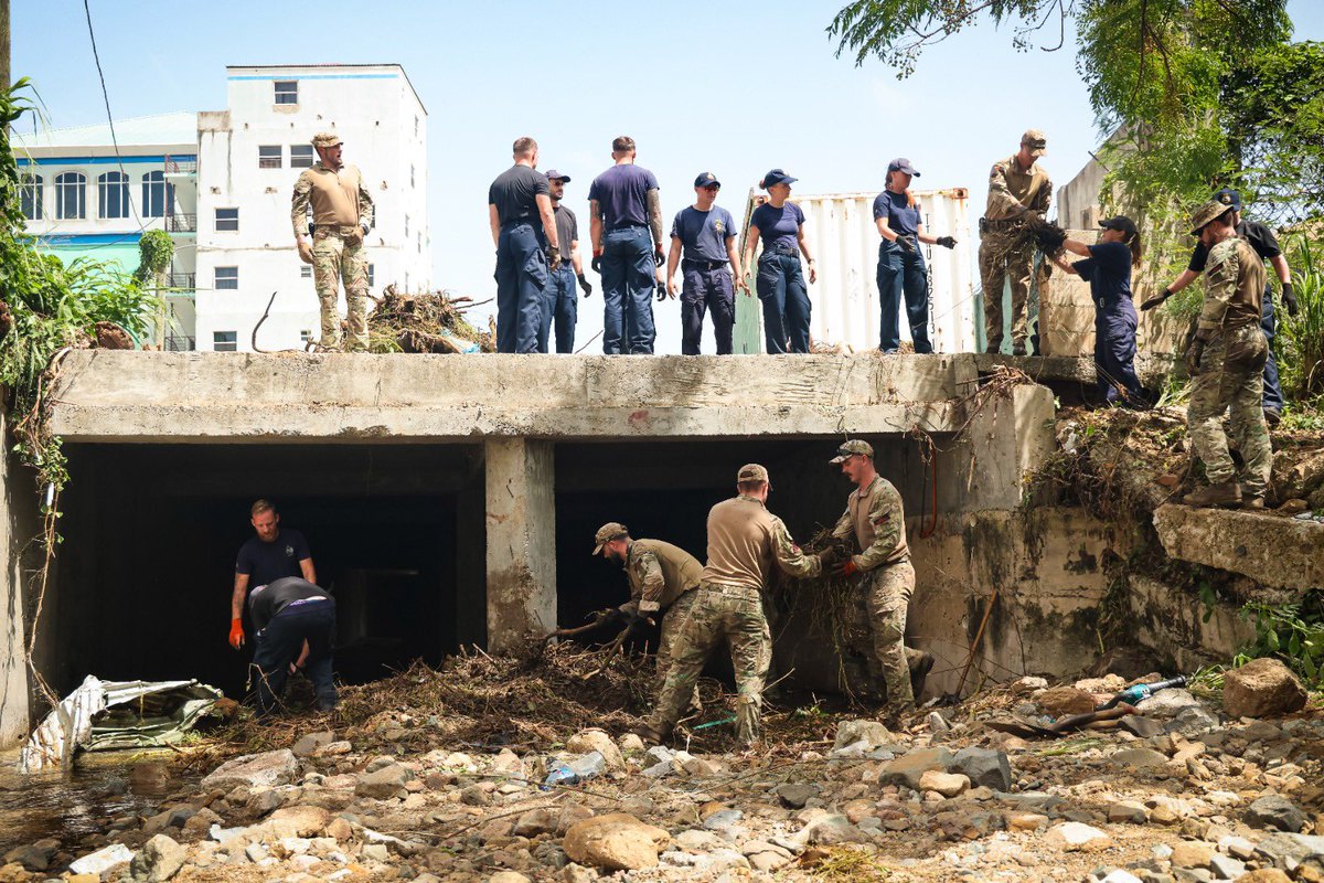 HMSTrent's tweet photo. Digging out! 💪
We’re in the British Virgin Islands after Tropical Storm #Ernesto. 🌀
Our sailors, @RoyalMarines and @24CdoRE Crisis Response Troop have come together to assist with the recovery.
#TeamTrent #FwdDeployed https://t.co/1RSAaU9Mdh