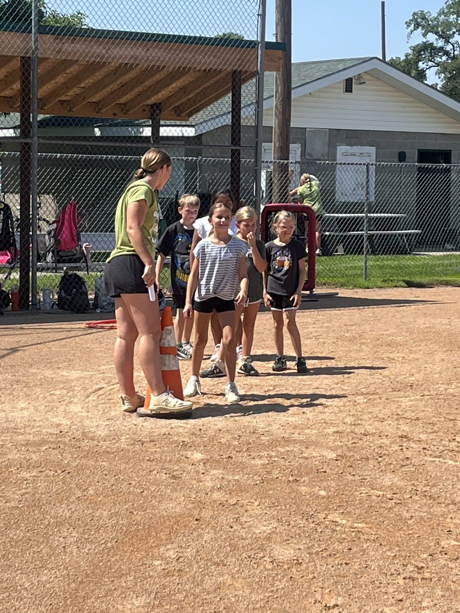 CCBisonSoftball's tweet photo. Day 1 and Day 2 of Bison Softball Camp.  The girls had a great time together learning fundamentals and team work skills!  See you next Saturday! https://t.co/jlUiuPAVqq