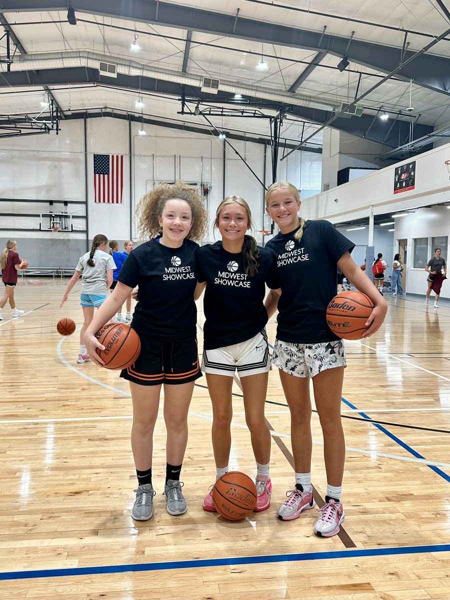 bre_koehler's tweet photo. Way to represent @NebraskaAttack in the Best of the Midwest Showcase @BrekklynC0 @gracelmbball @stella_daisy1 https://t.co/VFbAkVr7gb