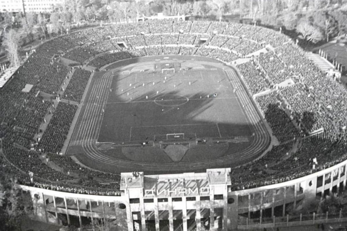 96 лет назад в Москве открыли стадион «Динамо».

17 августа 1928 года на Ленинградском проспекте Москвы открылся стадион «Динамо». В этот же день здесь состоялся первый футбольный матч между сборными Белоруссии и рабочими клубами Швейцарии.