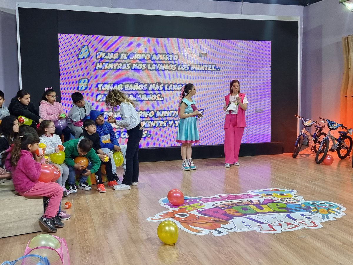 IRSLaRioja's tweet photo. ¡Gracias por invitarnos a participar de #Festipeques en @RTR_Canal_9 !✨️🪁♥️
✨️Compartimos una hermosa mañana llena de juegos y aprendizajes de la mano de @Sofy_tvr , con mirada hacia los Objetivos de Desarrollo Sostenible ✴️
¡Nos encontramos el próximo sábado! https://t.co/lsQLQbT0Zm