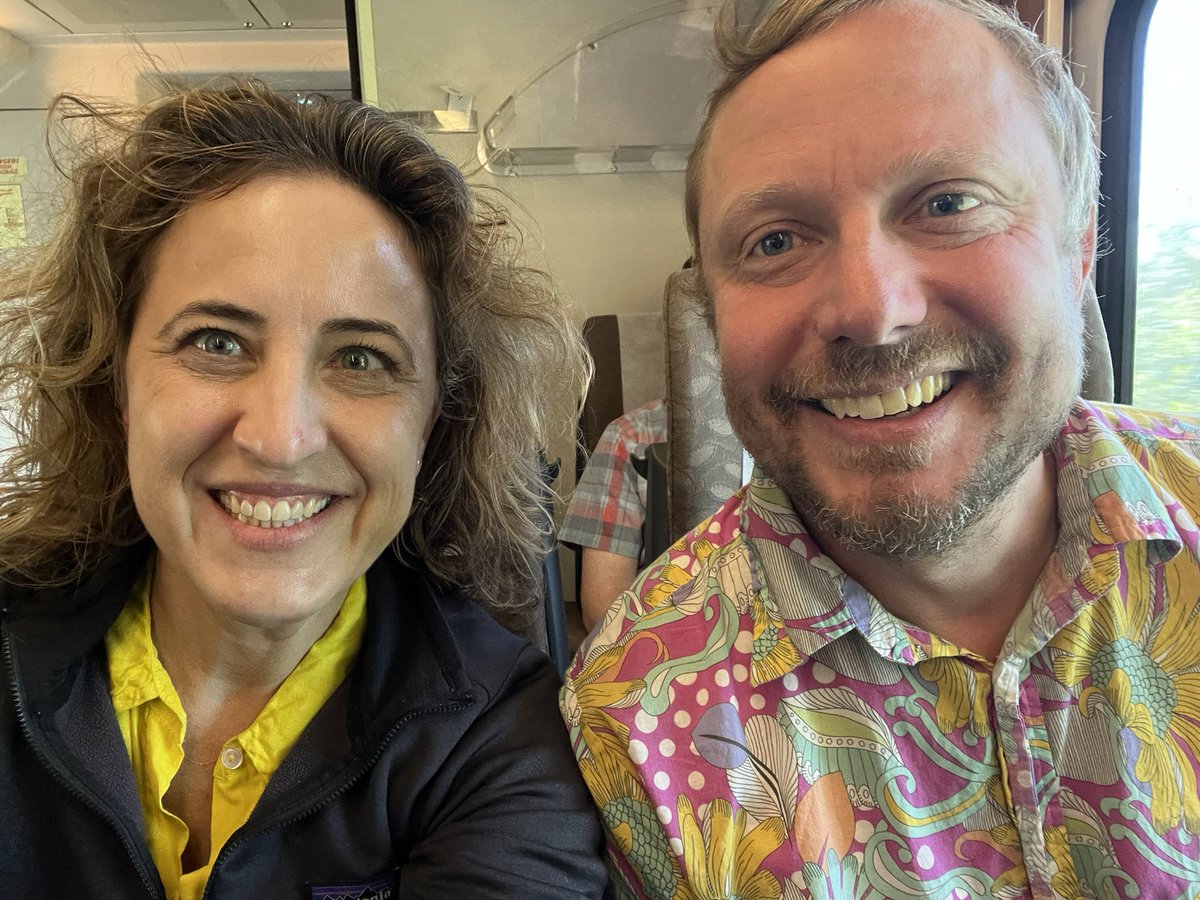 Saturday AM <a href="/Amtrak/">Amtrak</a> to Vancouver and the train conductor randomly seats you next to another scientist @jcarroll42 <a href="/UWNeurology/">UW Neurology</a> #scienceinseattle