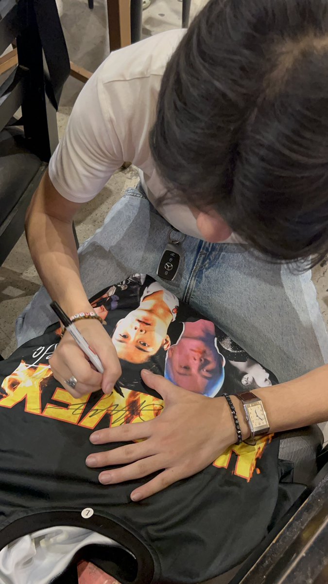 sofinostan's tweet photo. To be this close to you 🥹 Thank you ulit so much @hrvbtsta for the shirt ipapa frame ko talaga yan 🥹❤️ https://t.co/Y5INtiBo1T