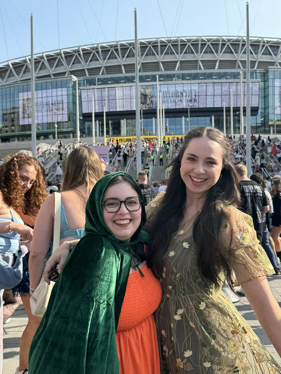 acciodreams's tweet photo. Ready for the night ✨✨
@taylornation13 
#TaylorSwiftTheErasTour https://t.co/7zZ5WKGzBS