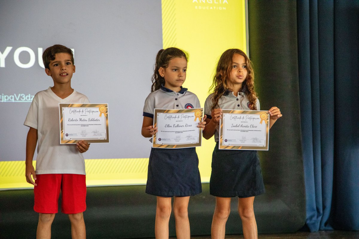 CountryDayCR's tweet image. Yesterday, we delivered the certificates to our incredible Secondary Students who qualified for the Second Elimination Round of the 36th Costa Rican Mathematics Olympiad! 🎉🏆📚 Congratulations to all! #CountryDayCR #NordAngliaEducation #MathOlympiad #StudentAchievements