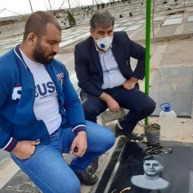 SabaBakhtyari's tweet photo. ملت سربلند ایران با قدرت صدای میهن‌پرست برومندی باشیم که عشق به ایران و ملت ایران با او و خانواده‌اش گره خورده است. او را با ضرب و شتم دستگیر کرده و ربودند،چون مثل پویا و منوچهر بختیاری و ناهید شیرپیشه صدای دادخواهی ایران و ملت ایران شد.
#مهرداد_بختیاری
#MehrdadBakhtiari https://t.co/MjMdG5plEq