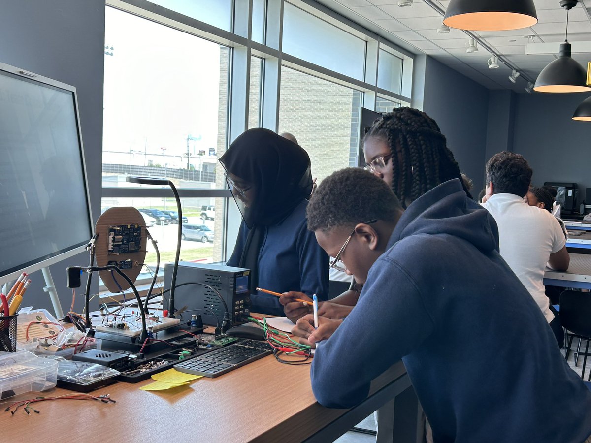 Donald Cummings tweet media