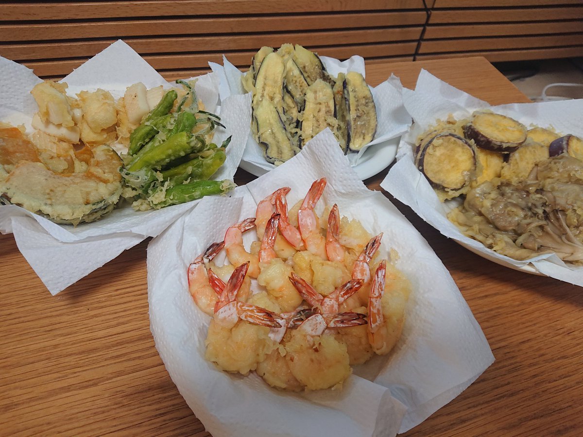 tottoko85's tweet photo. 初めての天ぷら
全然カラっとあがらない。
美味しかったけど二度としないだろうな。 https://t.co/XnOQVP4ahV