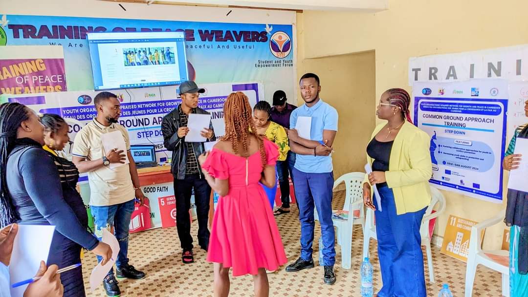 Mohcam5's tweet photo. @Mohcam5 was part of the Step-Down activity for the Common Ground Approach to resolving conflict. The training was on Safeguarding and Protection. Thanks to @loyocameroon and the @SFCG_ for the Project "Youth Organizations' Upraised Network for Growth and Peace in Cameroon ". https://t.co/aQVz3MQYn7