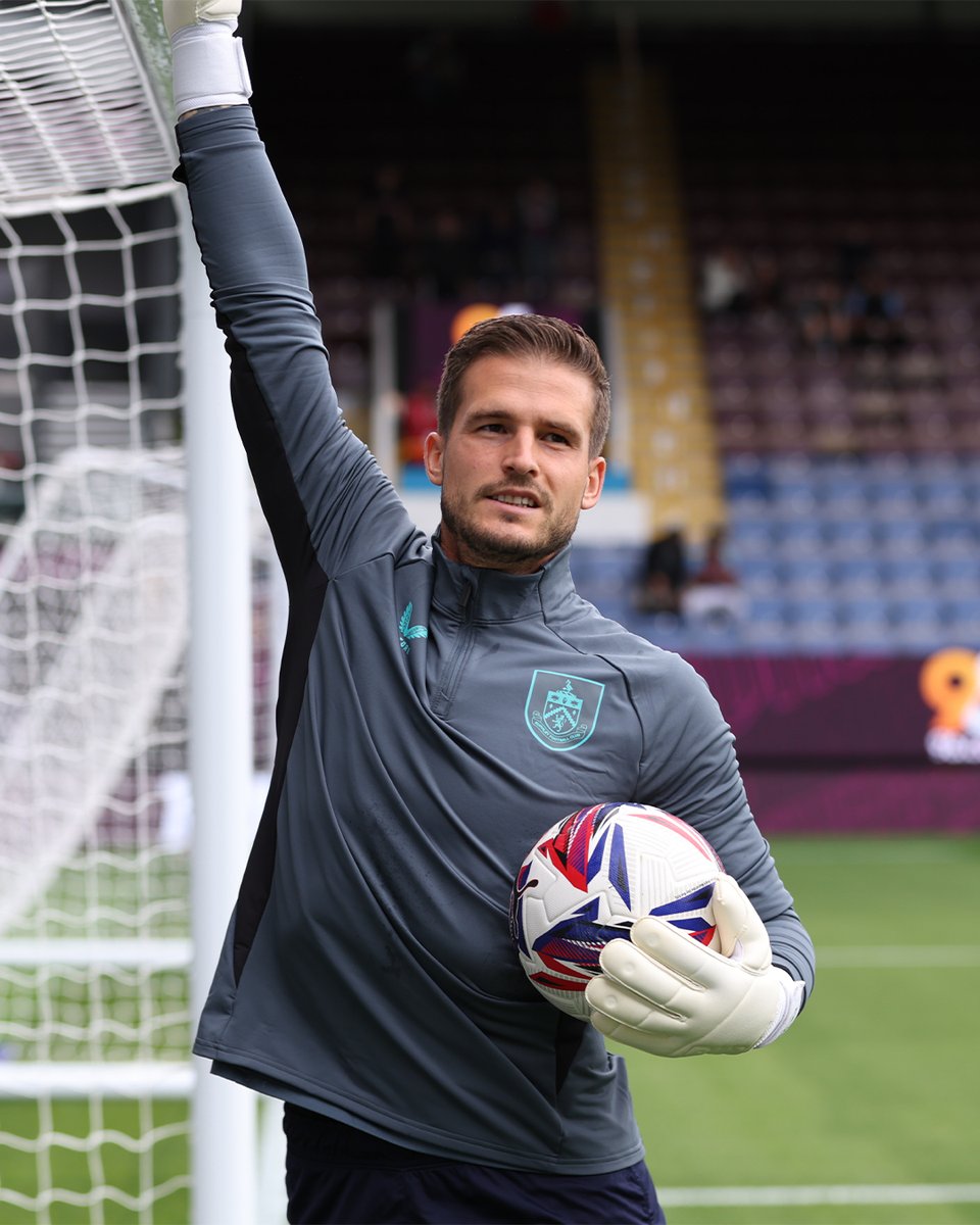 BurnleyOfficial's tweet photo. Ready for a Clarets debut at Turf 🙌

Go well, Václav 👊 https://t.co/wOgm65rsg5