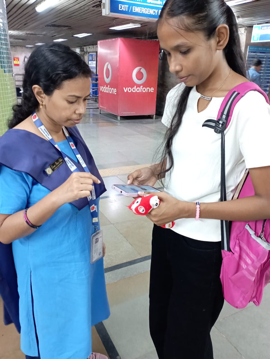 metrorailwaykol's tweet image. #Camps to facilitate commuters for #Recharging #SmartCards #Online and promote #UPIPaymentBasedTicketingSystem organised today at different #Metro stations.