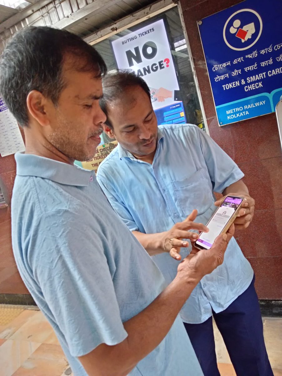 metrorailwaykol's tweet image. #Camps to facilitate commuters for #Recharging #SmartCards #Online and promote #UPIPaymentBasedTicketingSystem organised today at different #Metro stations.