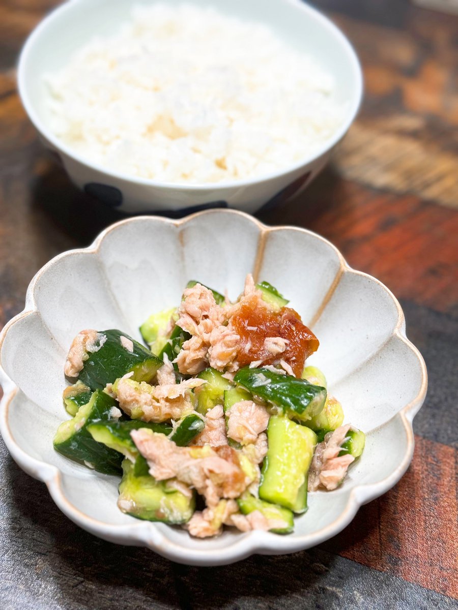 漬ける必要なし‼️
旨塩梅きゅうり🥒(2/2)
冷やし茶漬けにすると食欲ない時でも
サラッと食べれてオススメ✌️
(⚠️ストーカー描写あり)