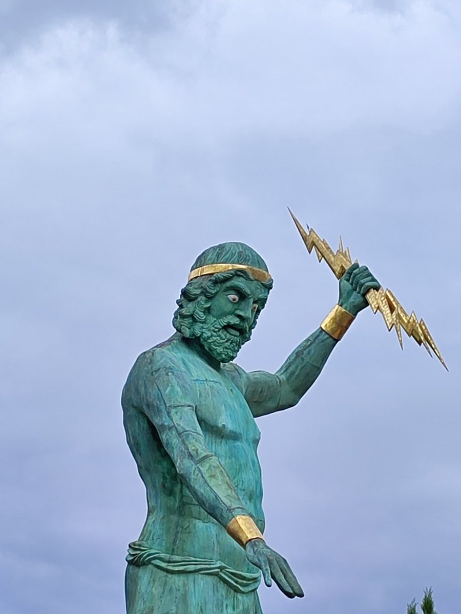 Gureto_'s tweet image. "Moi je pense que un massage ça m'aiderait bien quand même"
#LaFoudre #Kiné