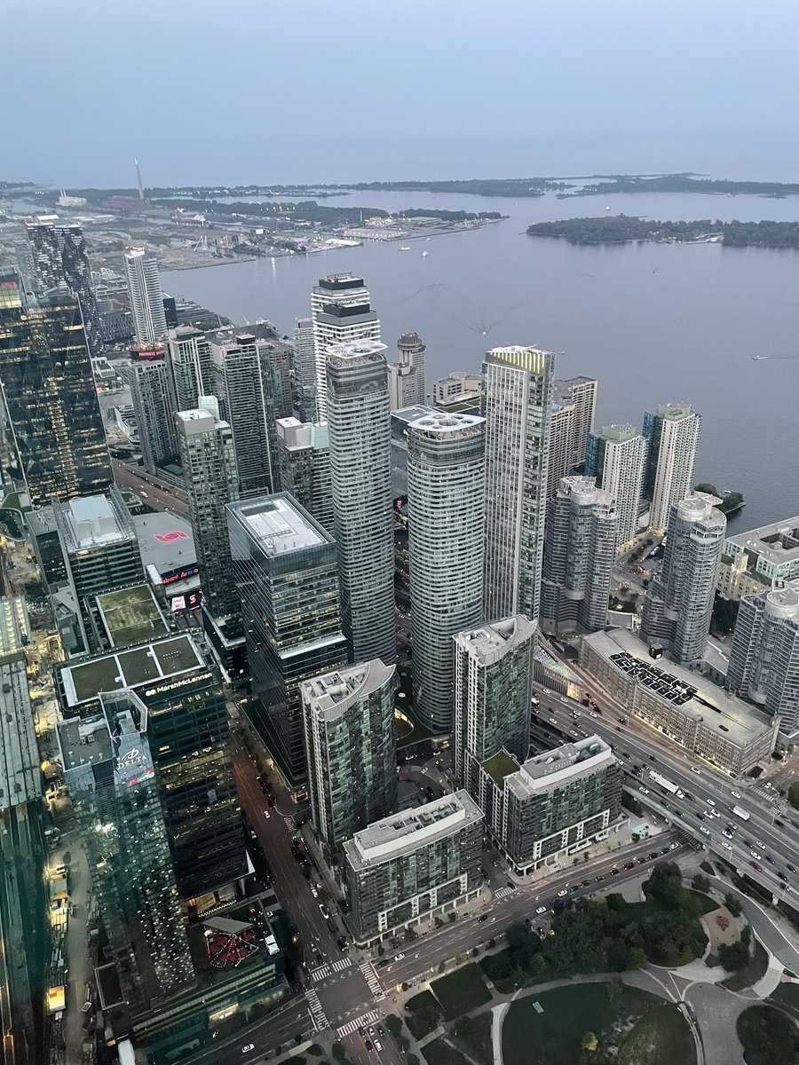 Not only a great conference, but a great place to catch up with old friends ♥️ #ISNAforever #isna20 <a href="/MichelRickhaus/">⌬Michel Rickhaus</a> <a href="/denniscao/">Dennis Cao</a> <a href="/DanielCavlovic/">Daniel Cavlovic</a> @pauline_pfister <a href="/paulawdr/">Paula Widmer</a> <a href="/valenta_leos/">Leos Valenta</a> <a href="/JuricekLab/">JuricekLab</a> <a href="/UZH_Chemistry/">UZH Chemistry</a> <a href="/UZH_ch/">Universität Zürich</a>