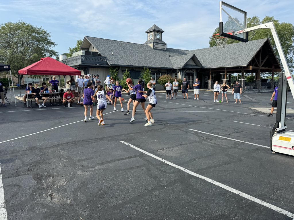 KATSLaGrange's tweet image. Middle School girls under way at the 24th Annual Jason Rodak 3 on 3 scholarship basketball tournament. Thank you @thedepotLA for hosting us yet again!!! #keystonepride #WeAreKATS