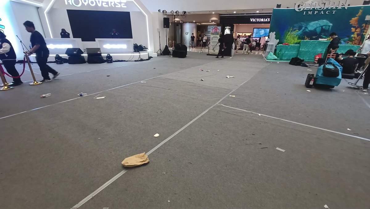 It's great that we see the community thrive and have fun during the 6th day of #HoYoFEST2024 but at least don't leave your trash anywhere.

Practice CLAYGO please.