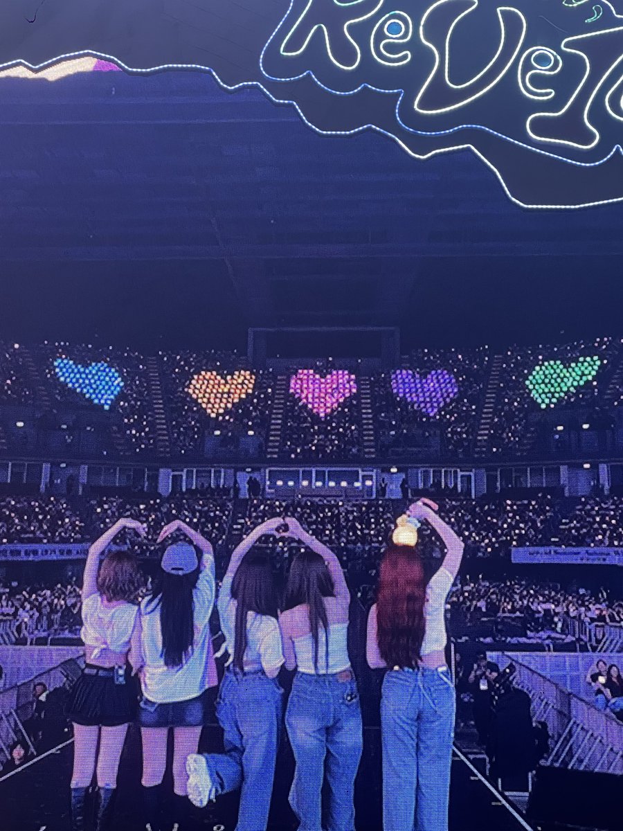 ชั้นรักน้องเค้กมากๆๆ จริงๆนะ สิบปีที่ติ่งมา อห อีโมมาก จะร้อง 😭😭😭😭😭😭😭

#RedVelvet_FANCON_TOUR_inBKK
#RedVelvet_FANCON_TOUR_in_Bangkok