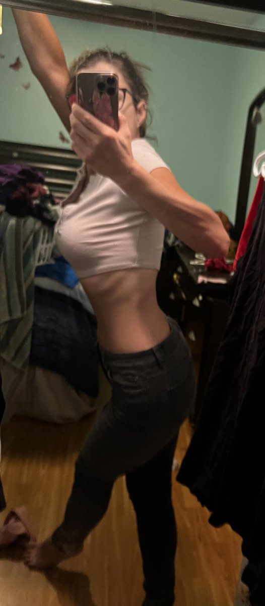 foxy_baking's tweet photo. Chat, moots, What do y’all think
Fit and bc 

Size 4 jeans and xs garage crop top 

1&amp;2 not sucking in third one I am 
Ugh when will my ribs pop without sucking in.

#edtwt #ana #opinionsana #anabc https://t.co/ZOfTfQ22u0
