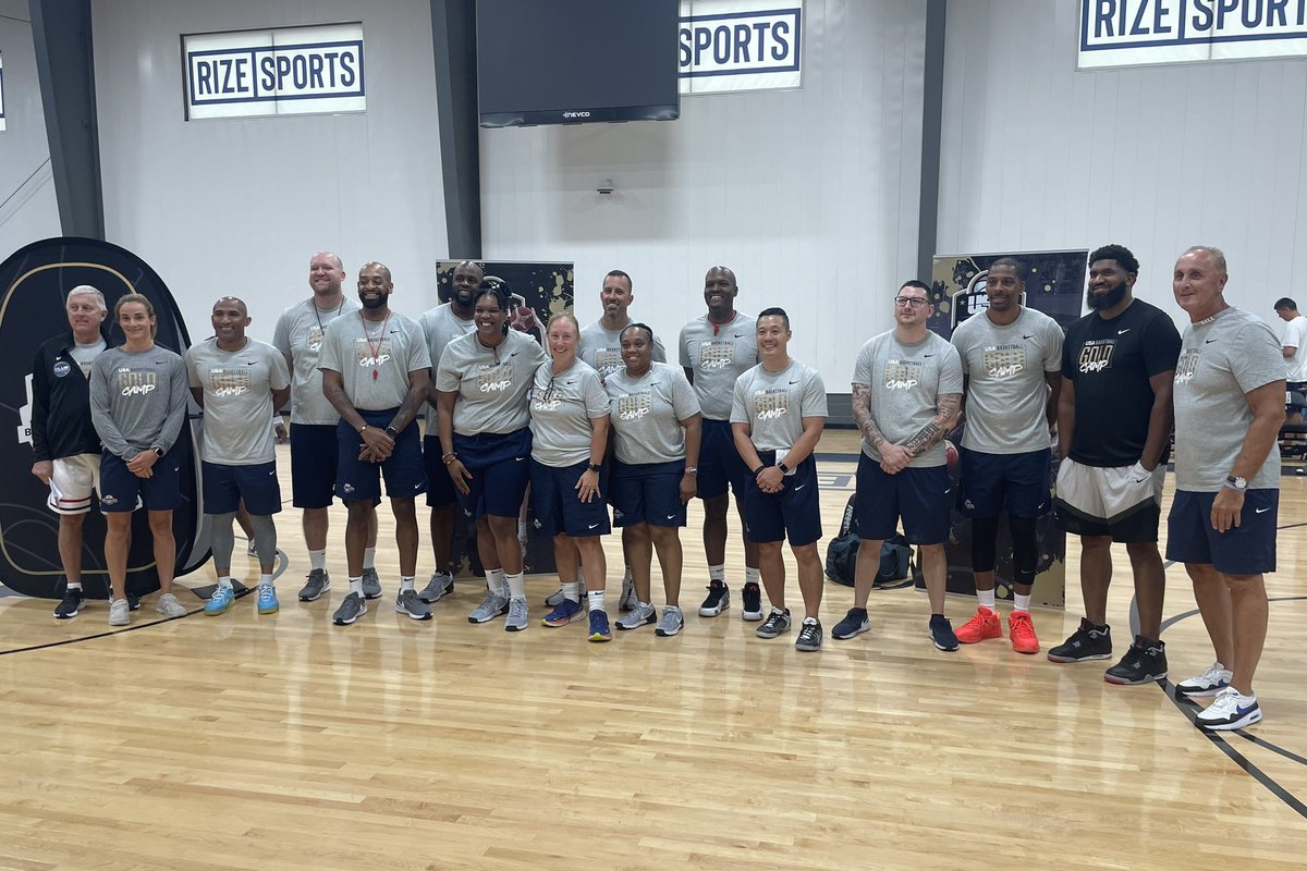 CoachLK22's tweet photo. It was an honor to coach alongside the best and with the amazingly talented players at USA gold camp in Pittsburgh. Thank you to @dshow23 @USABYouth for the opportunity! 🇺🇸🇺🇸🏀🏀🇺🇸🇺🇸 https://t.co/fQ2eZjSBJO