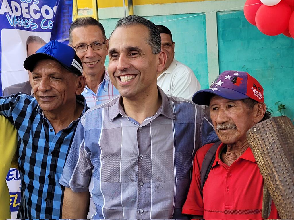 unidadvenezuela's tweet photo. Desde la Plataforma Unitaria Democrática condenamos enérgicamente el secuestro
 del secretario nacional de organización de @ADemocratica, Piero Maroun (@PieroMaroun), mientras se encontraba en compañía de sus familiares en Caracas por personas no identificadas. 

La persecución y amedrentamiento contra los dirigentes de las fuerzas democráticas no cambiarán la voluntad del pueblo venezolano que decidió cambiar su futuro y votó por Edmundo González Urrutia el pasado 28 de julio.

A más de 12 horas de su desaparición, exigimos conocer su paradero, cómo se encuentra y demandamos su libertad inmediata.