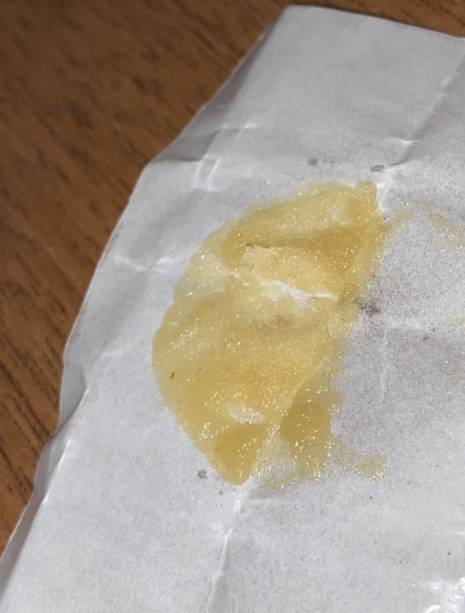 vapewolf3s's tweet photo. Diário de um maconheiro: primeira vez fumando um crumble, é quente. https://t.co/JMzuK9IVVy
