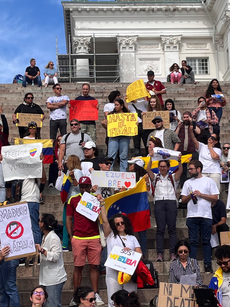 angilicius's tweet photo. Venezolanos en Helsinki @ConVzlaComando @MariaCorinaYA @VenteVenezuela https://t.co/ywh93S4y2c