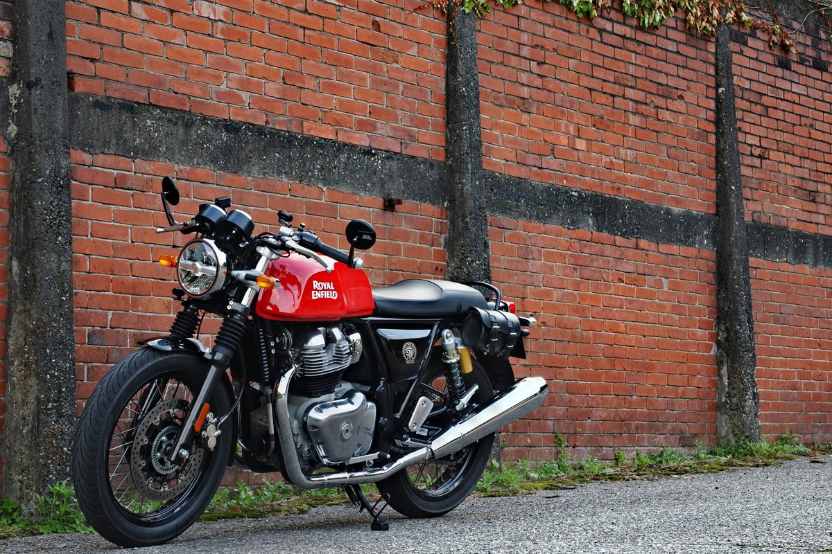 p_r_m_n_r's tweet image. #コンチネンタルGT650
#ロイヤルエンフィールド
#バイク擬人化
Illustration by 銀べこさん(@Ginbekochan)