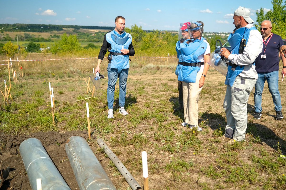 CharlotteSlente's tweet photo. Visiting Kharkiv today, where our teams are tirelessly clearing explosive remnants of war and teaching children crucial safety measures. This work is vital for the community’s future. #UkraineCrisis @DRCinUA https://t.co/BAlwMDaPnE