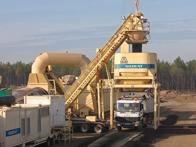 Las plantas de asfalto son de lo más cercano que hay a una industria. Una de las garantías del producto final es tener un departamento de calidad funcional, con estadísticos que aseguren el cumplimiento de las especificaciones.
