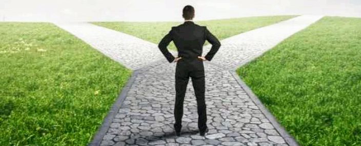 بالحديث عن أسباب إنهاء العلاقات مبكرا ..
السؤال هو : هل العلاقة كانت بناء على :
رغبة أم إحتياج أم إختيار ؟
حينها ستتلاشى كثرة الحديث.
..
#عندما_نفتقد ٱلية التفكير