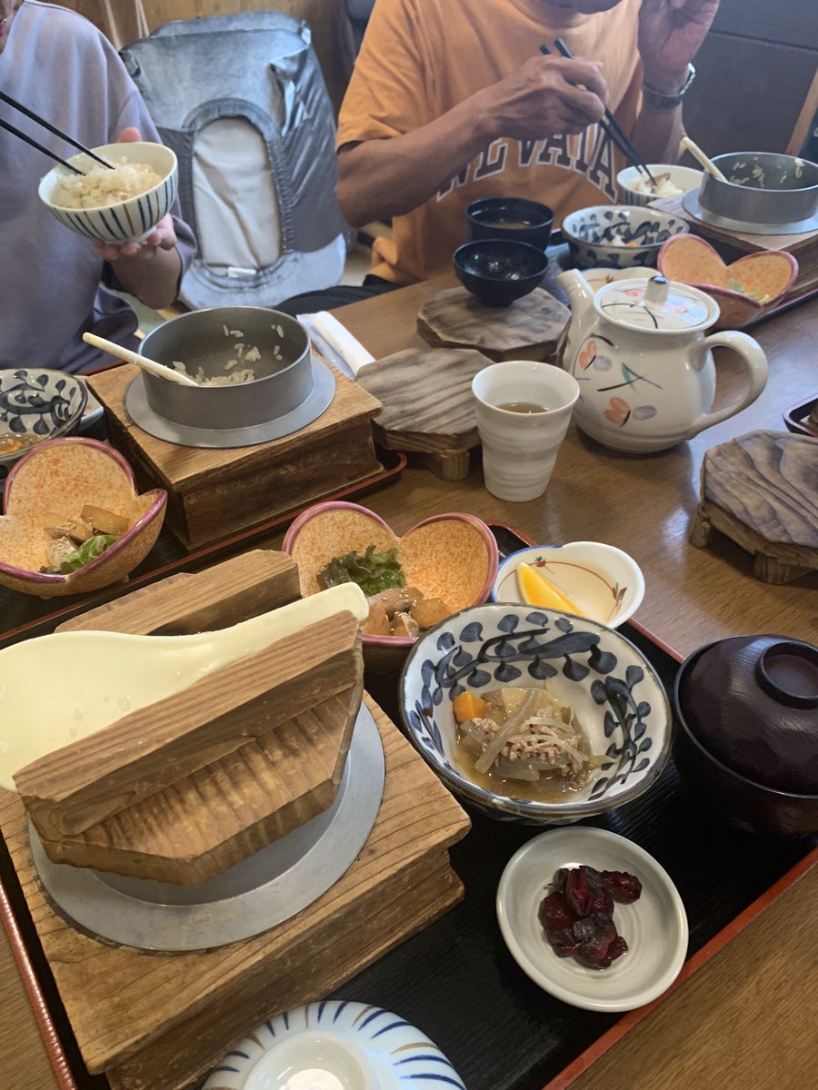朝7時からのバードゴルフ！
からの家族揃っての釜めし「お食事処まるわ」さん。
今月２５日まぁみからんどでお世話になります。（自遊ライブ）