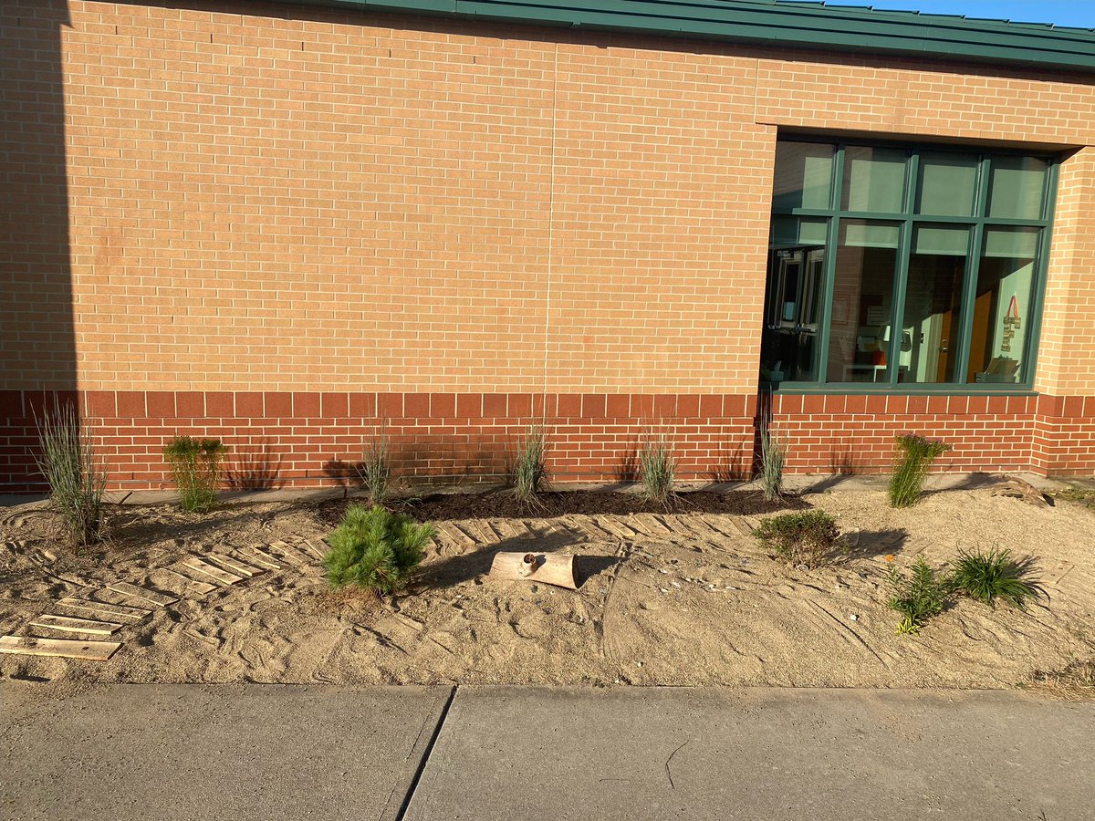 NCEPTO's tweet photo. We got a tour of the courtyard at the PTO meeting last week. The landscaping is not only beautiful and unique, but will provide countless opportunities for lessons! Thank you, Mrs. Hassler, for your creative vision! @tarynhassler https://t.co/wh9dMfWDVa