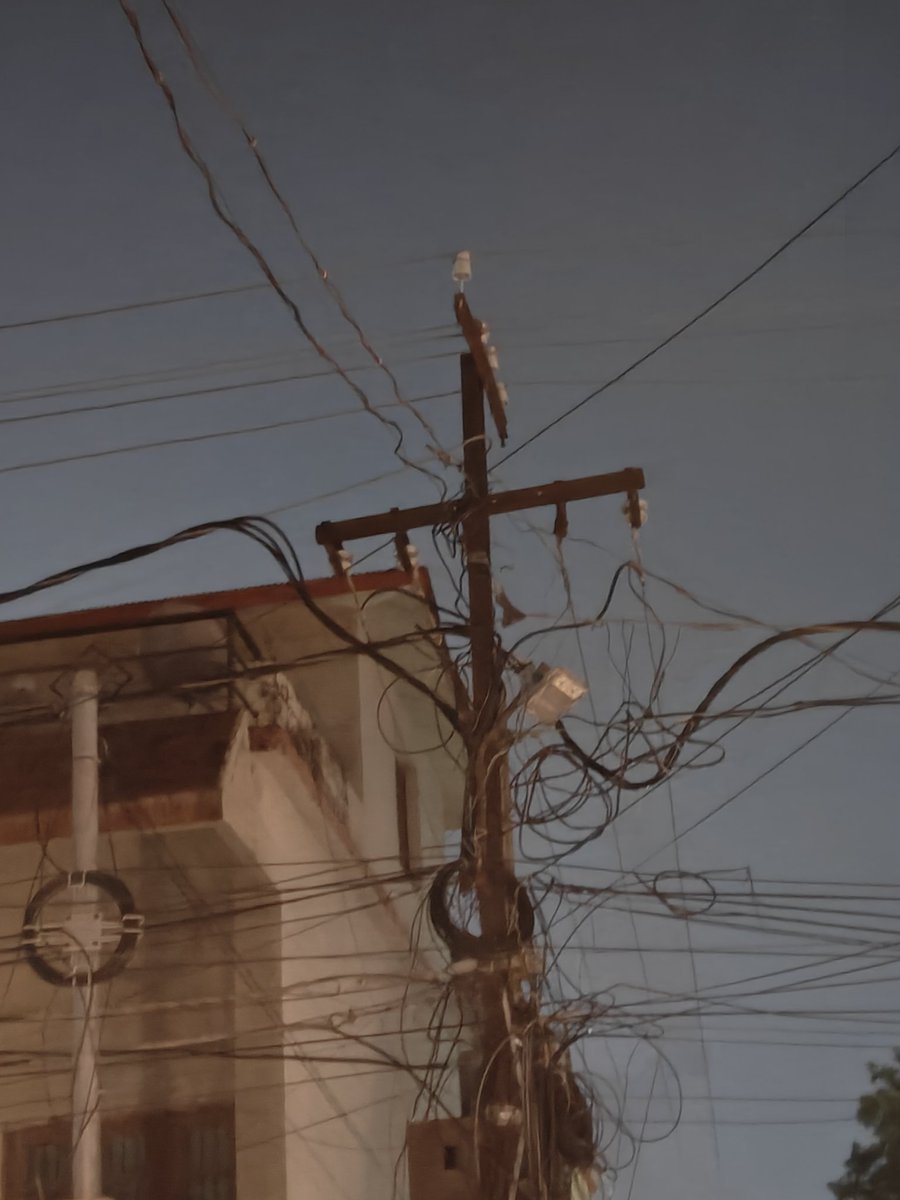 chandan_dash5's tweet photo. @bmc streetlight is not working in maitri vihar infront of s25 .please do the needful as early as possible. https://t.co/VsL1T4LoM7