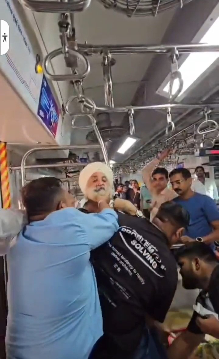 allindiarailway's tweet photo. @RailMinIndia @IR_CRB @AshwiniVaishnaw @WesternRly @rpfwr1 @Gmwrly @DrmMmct @srdcmmumbaicr @PassengerIndian @timesofindia No Safty to Railway Employees Special TC ,TTE, Take Action against theme challenges faced by ticket checkers while performing their duties in suburban trains https://t.co/ZqkGDgbUnG
