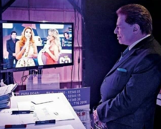 Maria_Clara1605's tweet photo. Que en paz descanse gran Silvio Santos, el rey de la televisión brasileña. Su legado, su alegría, sus programas… estarán por siempre en nuestras mentes y corazones. Gracias siempre por todo, eres gigante! 🥺🤍🙏🏻✨
Y aquí algunos recuerdos especiales y inolvidables de Lucero con Silvio.