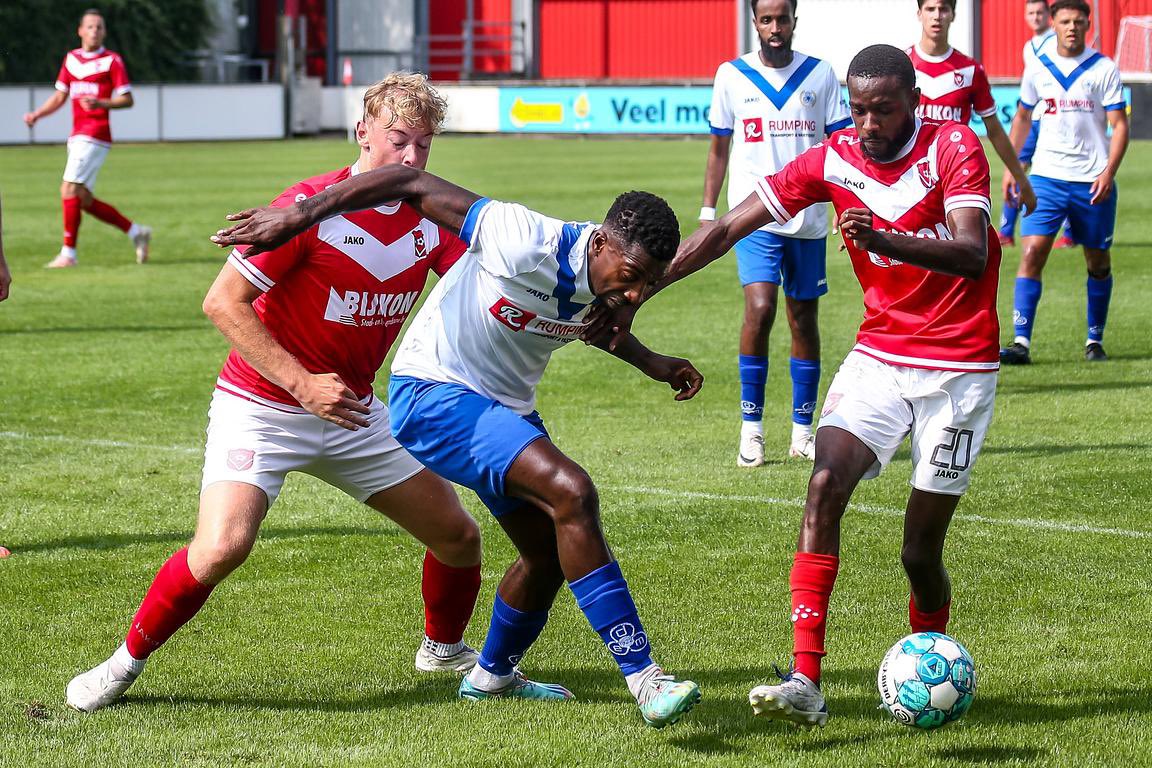 HarkemaseBoys's tweet photo. Einde wedstrijd. Harkemase Boys pakt gelijk de volle buit tegen @RKVV_DEM en wint op eigen sportpark de Bosk!
#hardem 3-1 https://t.co/f16cf63kgA